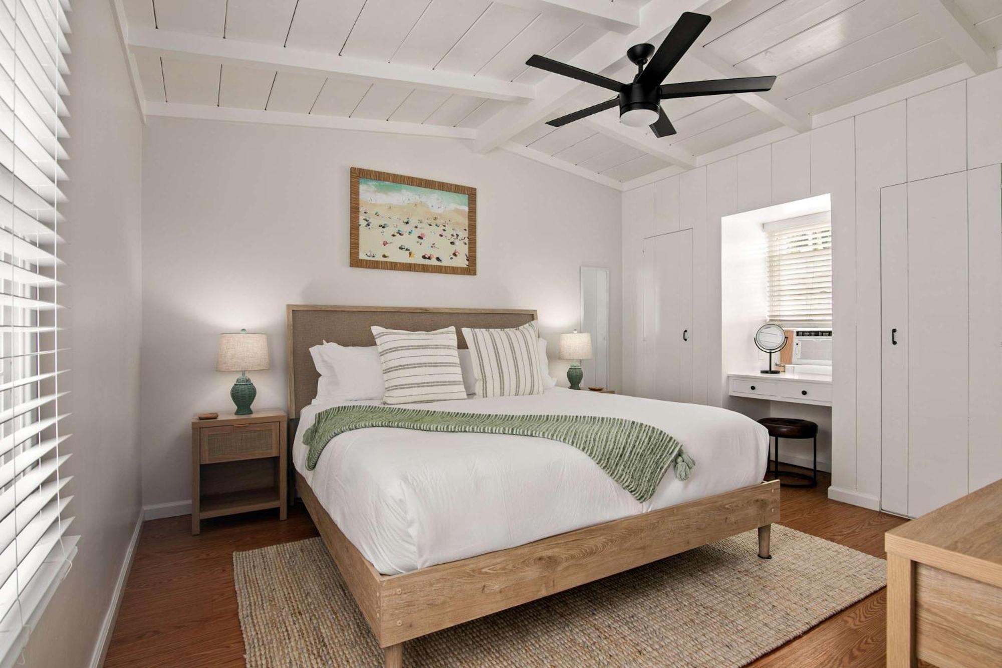 Coastal Retreat 1br Steps To Ocean & Peek Views Holiday home